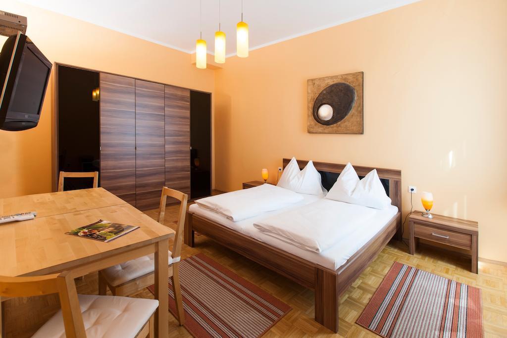Feldkirchnerhof Otel Feldkirchen bei Graz Oda fotoğraf